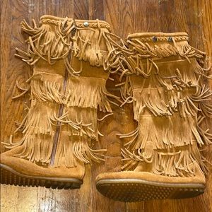 Minnetonka moccasin boots